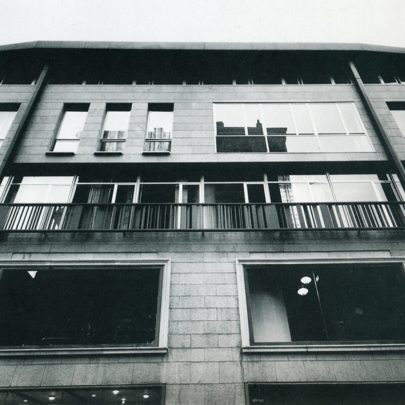 Balconata della sede Tecno a Milano