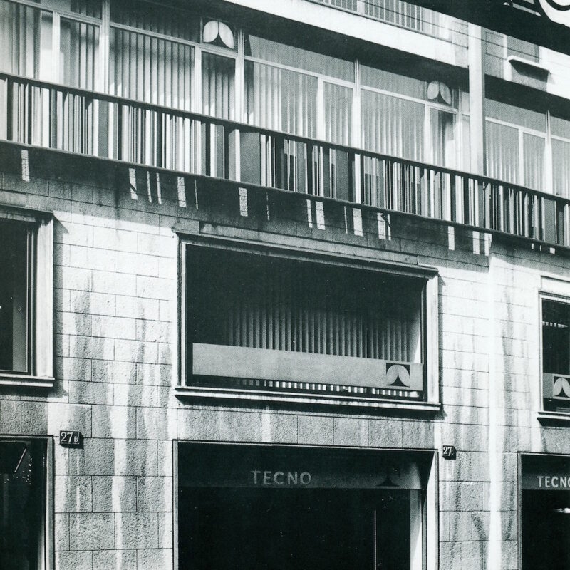 Balconata della sede Tecno a Milano